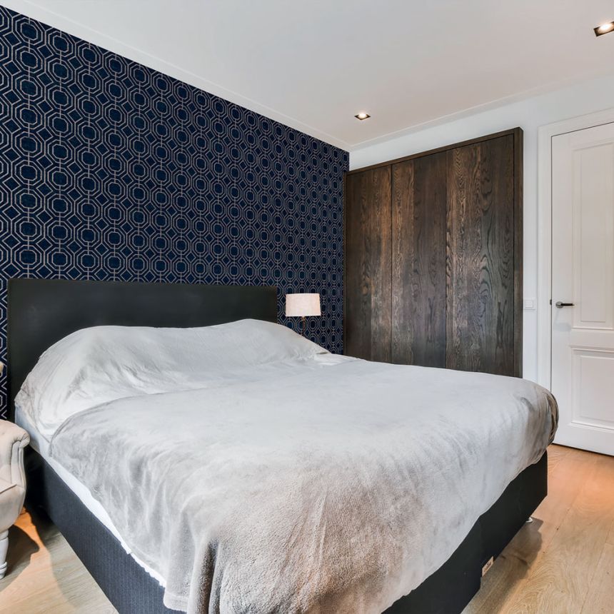 Non-woven geometric pattern wallpaper 115935, Vavex 2024